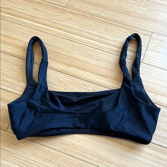 Aerie Black scoop style bikini top - Picture 3 of 3
